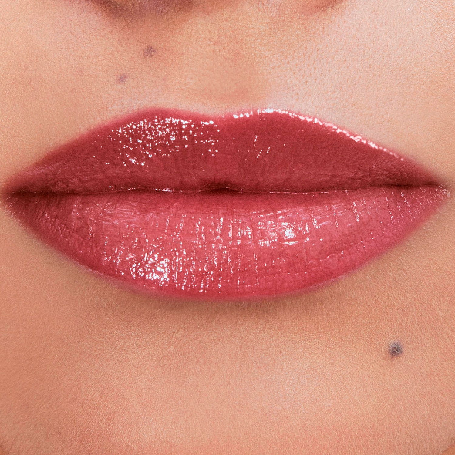 LOVESHINE EL NUEVO LABIAL DE ALTO BRILLO (LABIAL EN BARRA CON EFECTO BRILLOSO)
